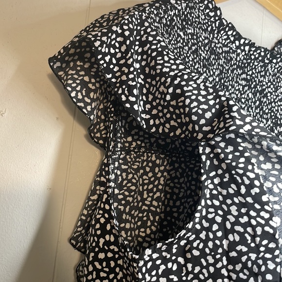 Sanctuary Lily Smocked Flutter Sleeves Blouse - Picture 4 of 13